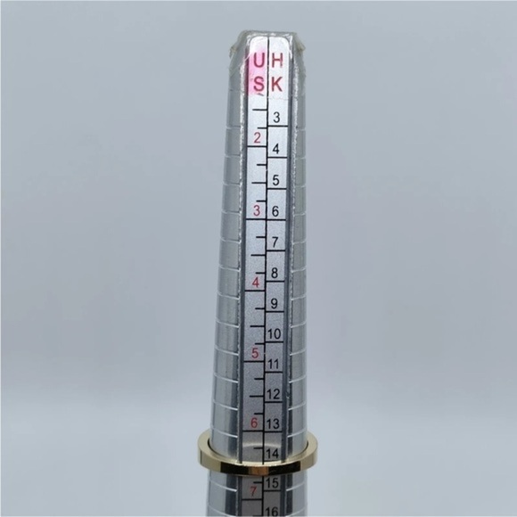 Louis Vuitton Gamble Crystals Gold Tone Ring - Picture 6 of 9